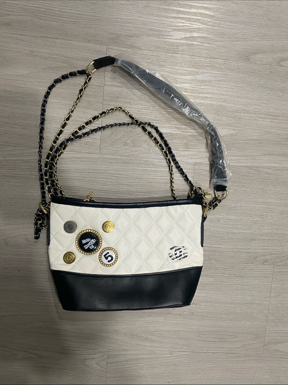 Designer black white quilted w/chain strap NWOT